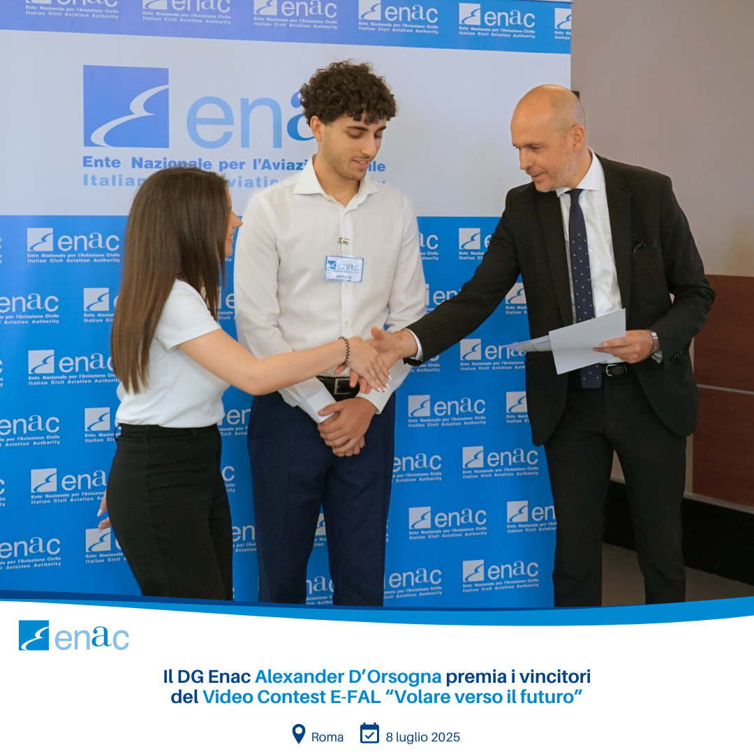 Il DG Enac Alexander D'Orsogna premia i vincitori del Video Contest E-FAL "Volare verso il futuro"