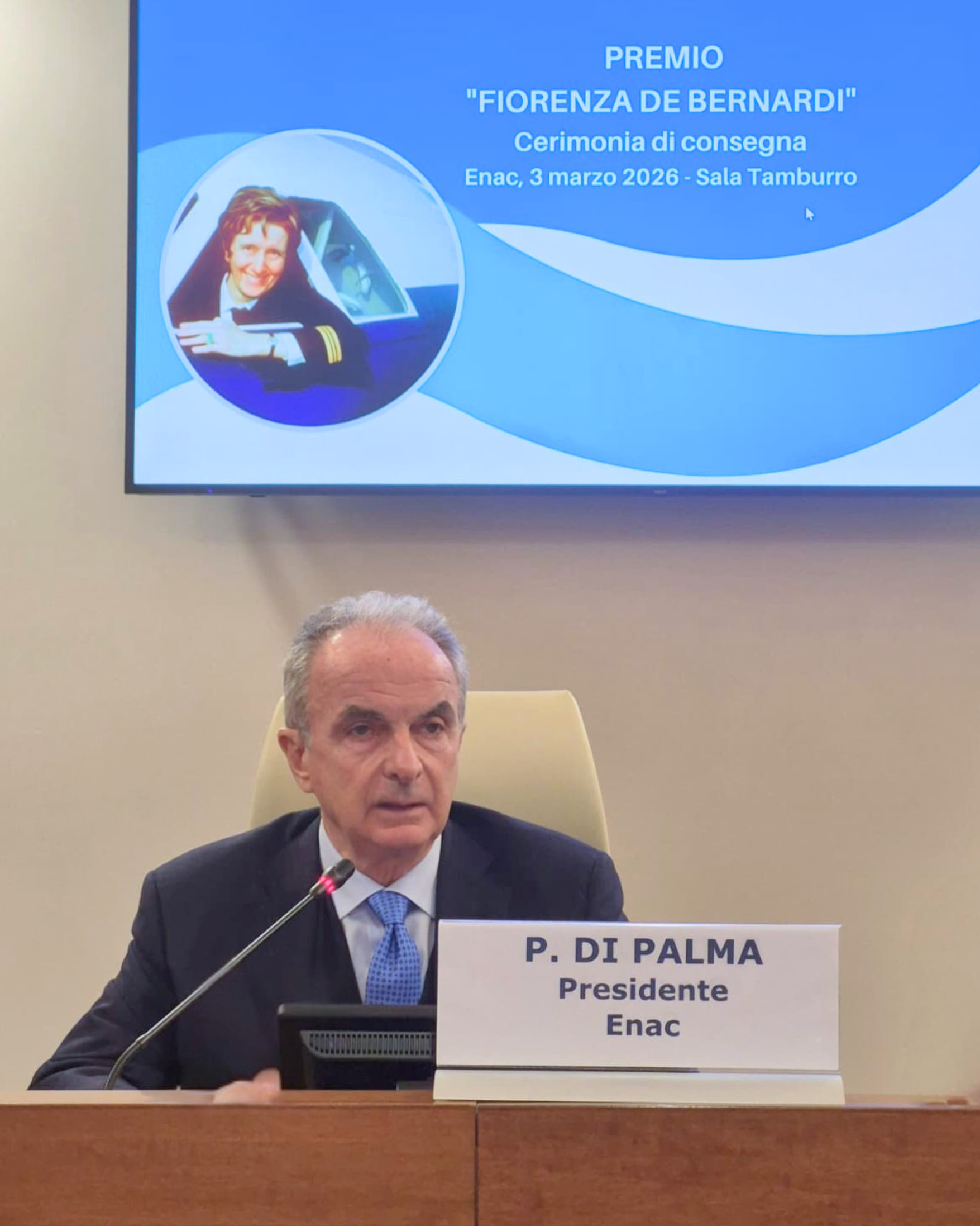 Il Presidente e il Direttore Generale Enac consegnano il "Premio Fiorenza de Bernardi” 2025 a 10 giovani donne pilota