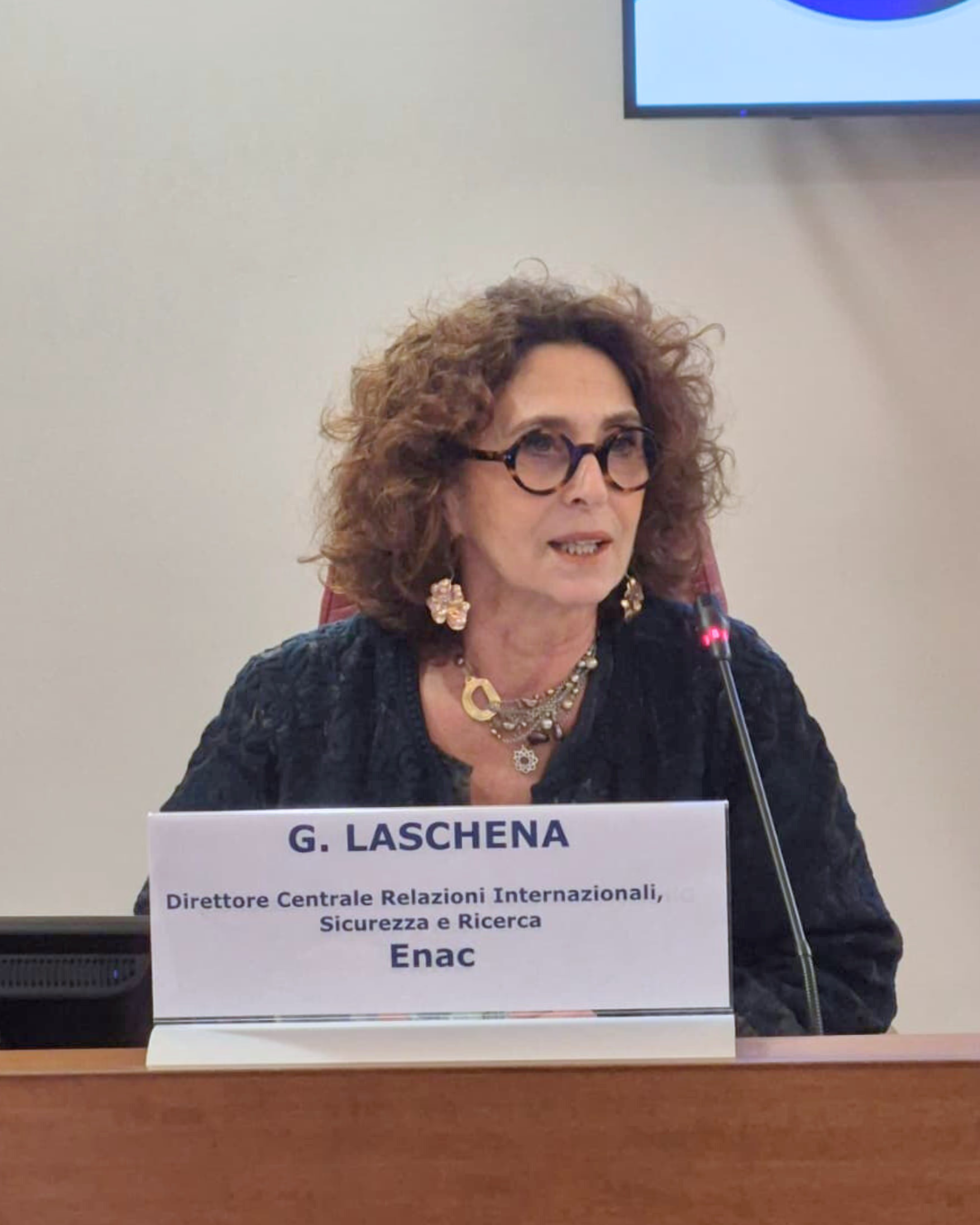 Il Presidente e il Direttore Generale Enac consegnano il "Premio Fiorenza de Bernardi” 2025 a 10 giovani donne pilota