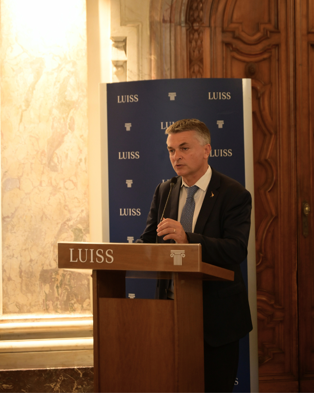 Il Presidente Di Palma con il Viceministro MIT On. Rixi al convegno Enac-Luiss "Regional Air Mobility e valorizzazione degli aeroporti territoriali"