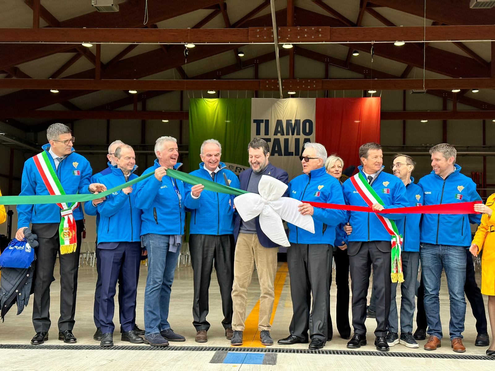 Presidente Enac Di Palma con Vicepremier Salvini alla cerimonia per i 20 anni di Ryanair a Bergamo
