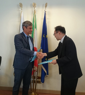 Il Direttore Generale dell'ENAC Alessio Quaranta e Direttore della Divisione Trasporto Aereo Internazionale del Civil Aviation Bureau, Toshiyuki Onuma